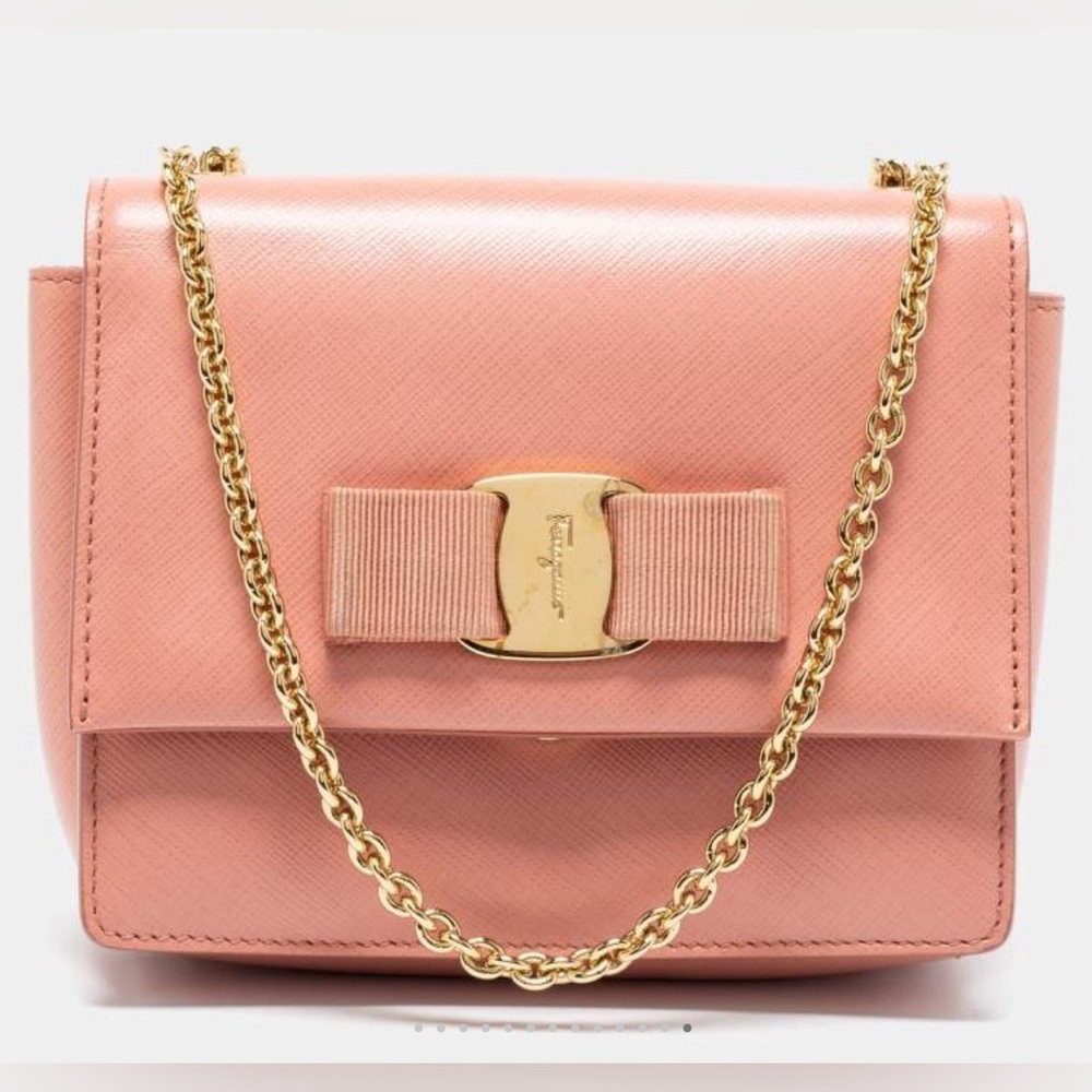 Ferragamo crossbody Bag  Pink Leather with a chain 1295486.